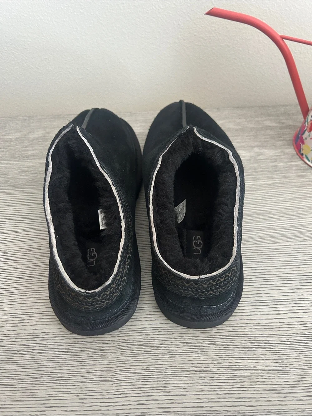 Ugg Neuman Men's Slipper Black Size 9 never worn NO BOX